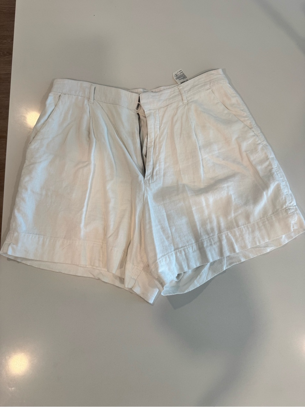 Abercrombie & Fitch White Pleated High-Waist Linen Shorts